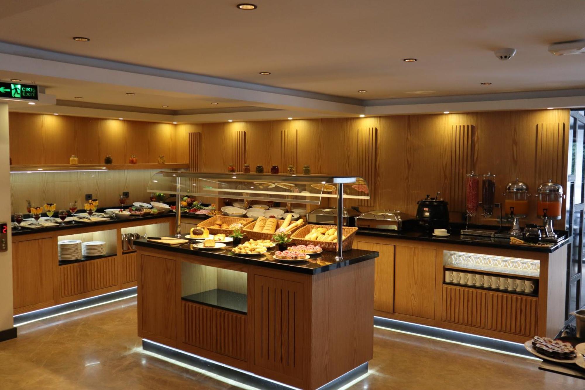 Days Inn By Wyndham Istanbul Arnavutkoy Zewnętrze zdjęcie