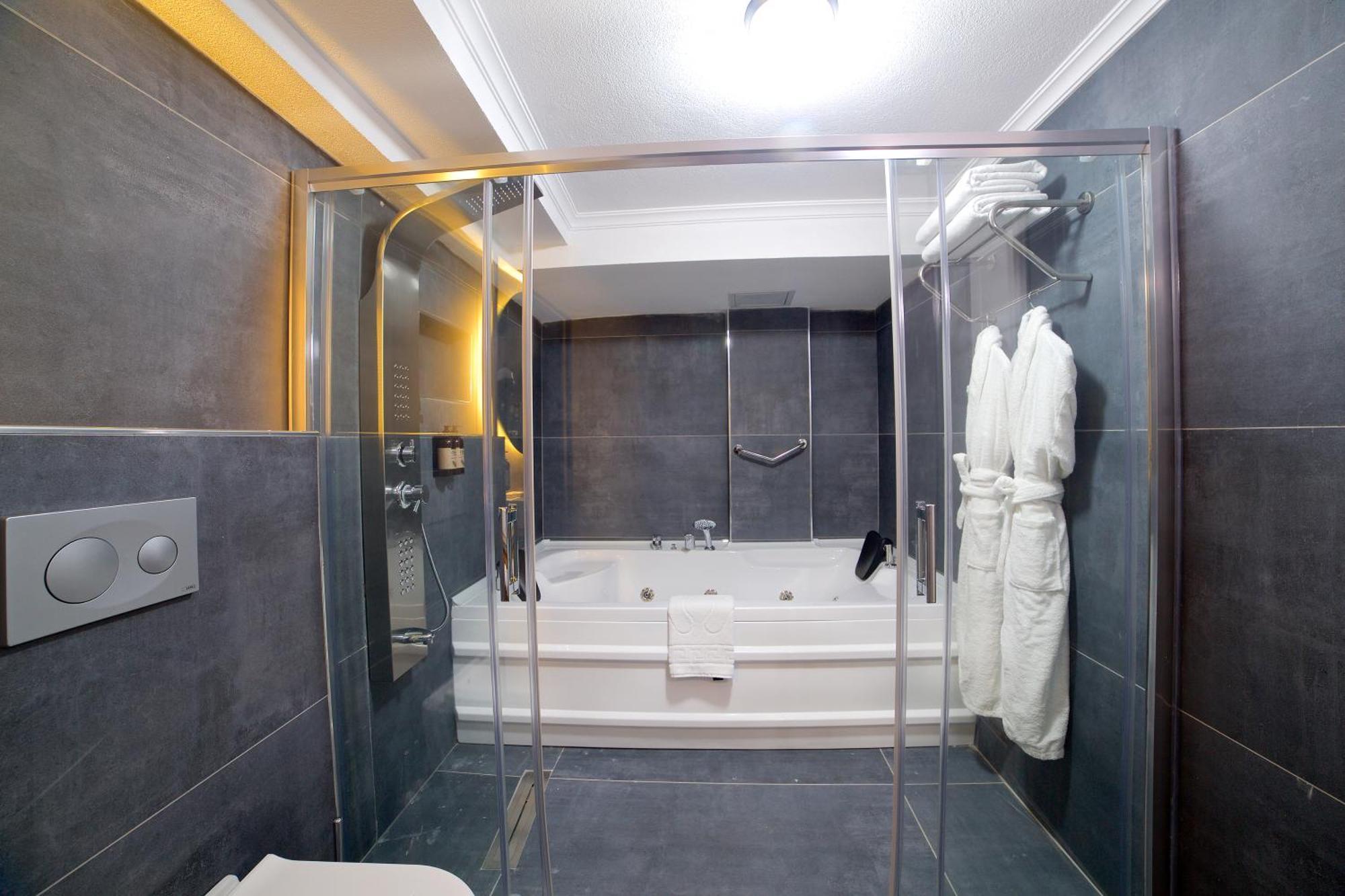 Days Inn By Wyndham Istanbul Arnavutkoy Zewnętrze zdjęcie